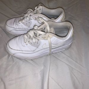 White Nike Air Max 90